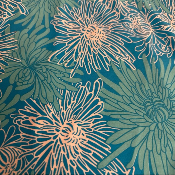 Sea Waves Rash Guard - Picture 3 of 8